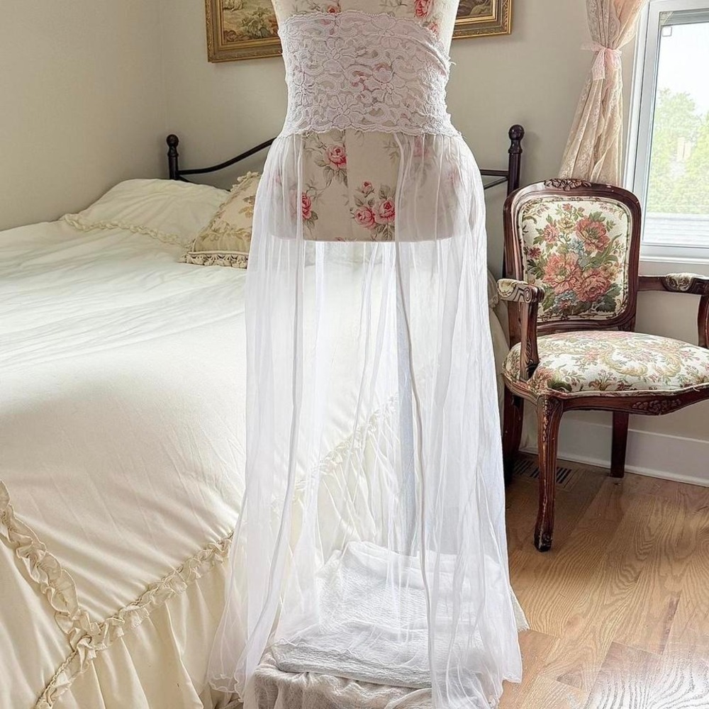 lace overlay skirt  70s white lace overlay‎ skirt size medium